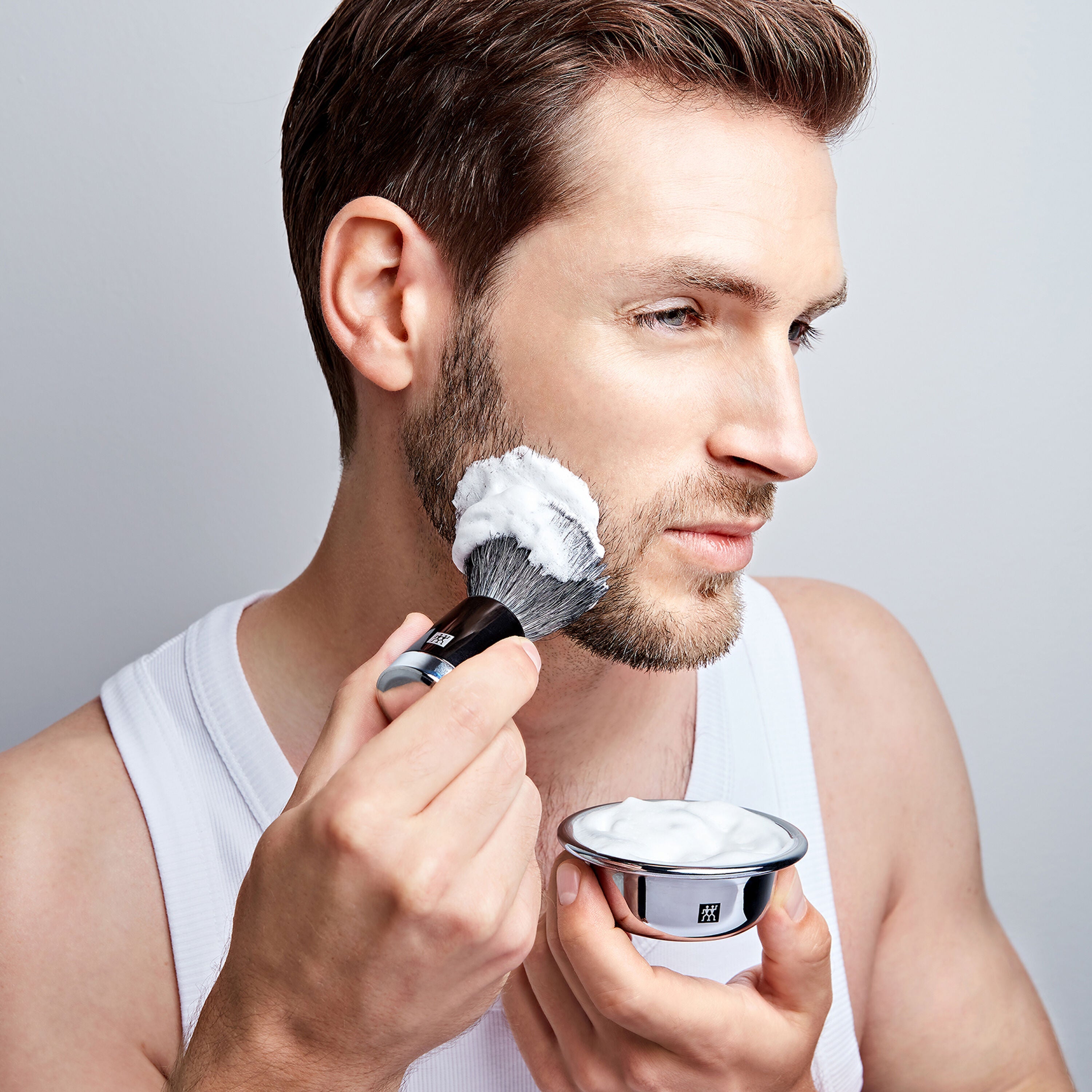 Deluxe Shaving Essentials – Razor & Brush with Stand